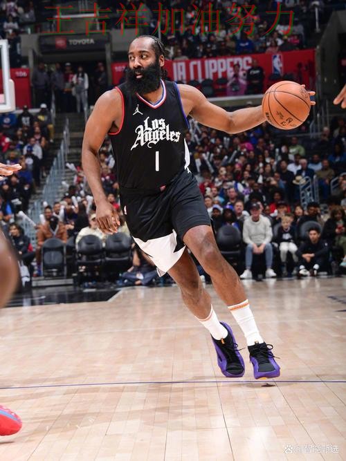 哈登连续破门状态持续升温 比赛走势引发热议